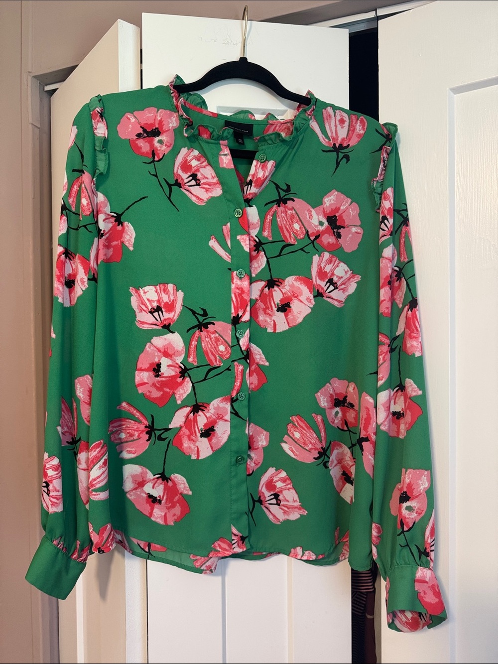 Who What Wear Green Floral Button-Front Blouse with Pink Bloom Print Size M